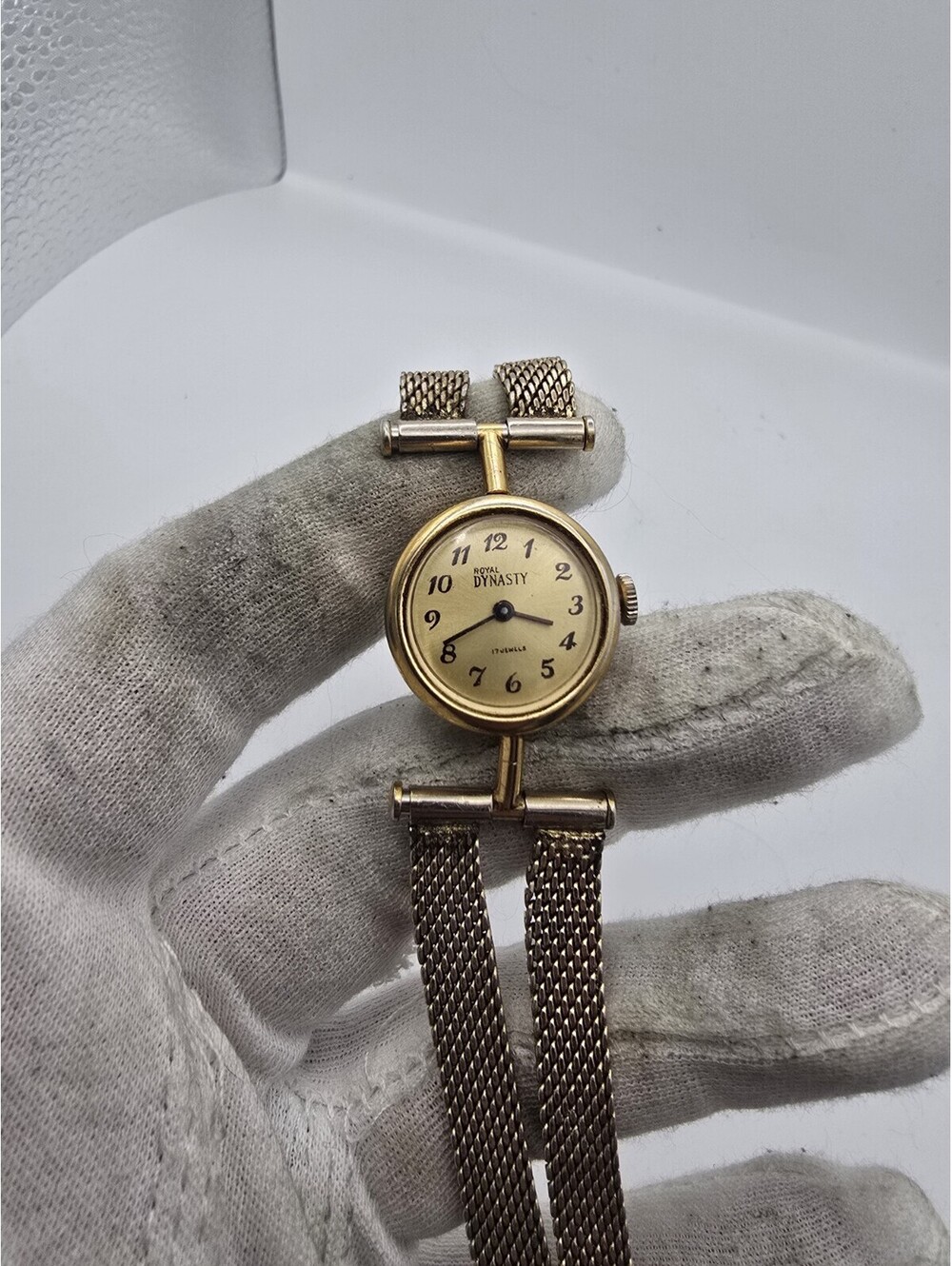 Vintage Royal Dynasty 17J Mechanical Ladies Watch Gold Tone Double Strand Mesh